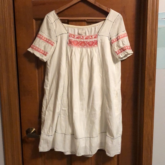 Sfera smocked boho dress in ecru with side pockets and embroidered details - Picture 9 of 14